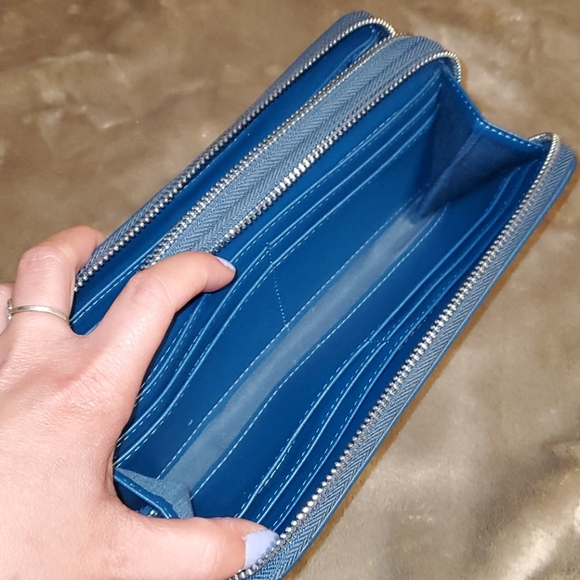 *Wristlet/Wallet - Picture 4 of 7